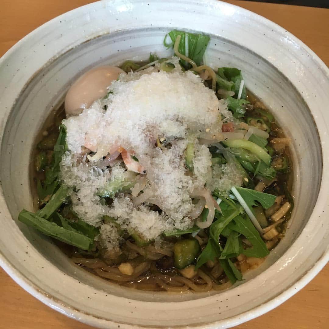 吉田愛李のインスタグラム：「#ランチ #和風ラーメン #冷やし #だし氷 #らーめん #しおさい #鴨宮 ネバネバでおいしかった😋」