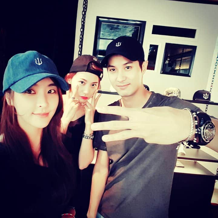 キム・ジソクのインスタグラム：「🤘we💚#verutum 🤘」