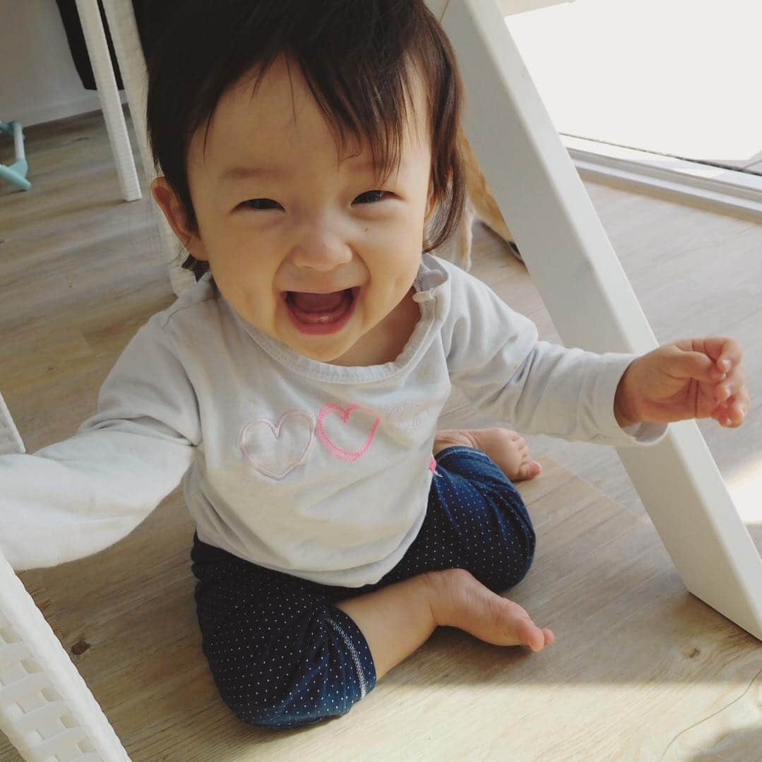宇佐美蘭さんのインスタグラム写真 - (宇佐美蘭Instagram)「今日は怖い夢を見たのか？泣きながら目を覚ましてたよ💦😳でもすぐに元気いっぱい✨😻👍👍今日は何しよっかなぁ😊 #赤ちゃん #7カ月 #baby #babygirl #deutsch」8月16日 18時24分 - usamiran_official