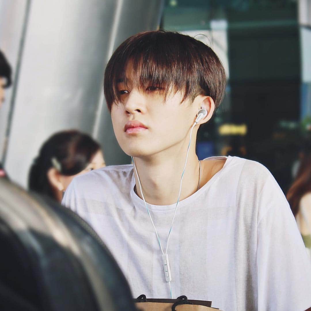 キム・ハンビンのインスタグラム：「#iKON #BI #Bobby #Jinhwan #Junhoe #Yunhyeong #Donghyuk #Chanwoo #Hanbin #KimHanbin #KimJiwon #KimJinhwan #KooJunhoe #SongYunhyeong #KimDonghyuk #JungChanwoo #CharismaHanbin #Airplane #RhythmTa #MyType #Apology #Anthem #YG #YGfamily #YGArtists」