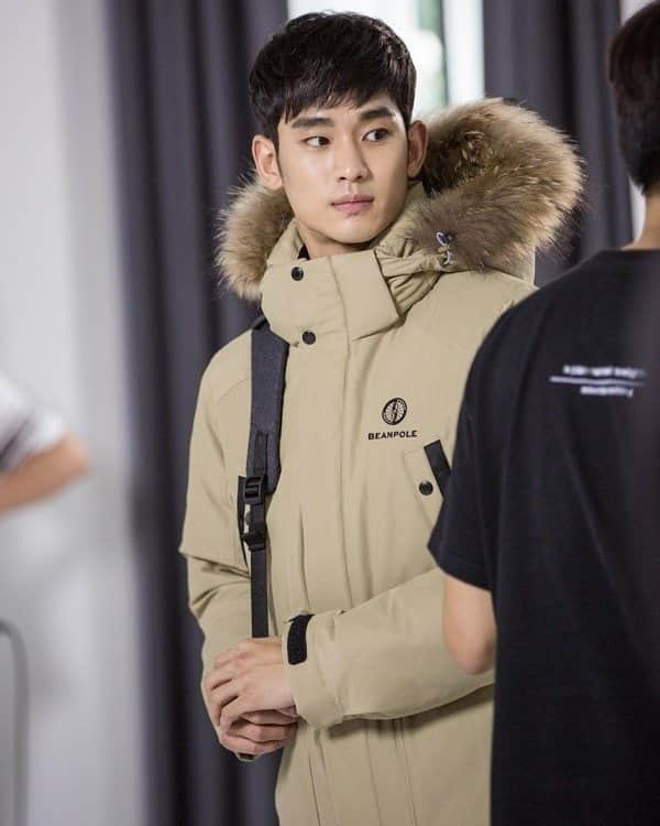 キム・スヒョンさんのインスタグラム写真 - (キム・スヒョンInstagram)「Kim Soo-hyun dons winter wear in sizzling hot summer  Updated : August 12 2016  Amid the summer heat, Korean heartthrob Kim Soo-hyun of the hit drama “My Love from the Star” sported a padded winter jacket for a photo shoot to promote a discount.  The pictures were released Friday. The 28-year-old donned fashion brand Bean Pole Outdoor’s down jackets, which will be sold at an up to 20 percent discount from Friday to Sept. 18. (kaylalim@heraldcorp.com)  http://m.kpopherald.com/view.php?ud=201608121408409137384_2 #beanpole_outdoor #KimSooHyun #KSH #김수현 #金秀贤 #金秀賢 #キムスヒョン #soohyun_k216 #Real #리얼 #filmreal #JangTaeYoung」8月17日 9時05分 - kshyun216