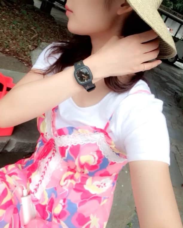 小原春香のインスタグラム：「👒💕 #zoo #animal #time #sweet #voice #natural #Blue #SKY」