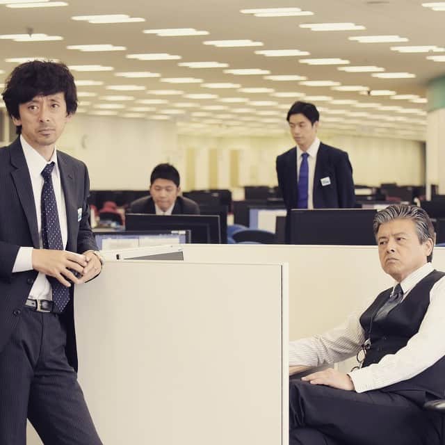 のインスタグラム：「捜査一課でのボス、本木と立川。立川のまっすぐな捜査に対する姿勢が時にチームに強い志を生む。お二人とも、本当にかっこいい。#WOWOW #コールドケース #三浦友和 #滝藤賢一 #team #チーム #真っ直ぐ #姿勢 #眼差し #スーツ #お似合い #正義 #真実 #解決 #ダンディ #instacool #instaphoto」