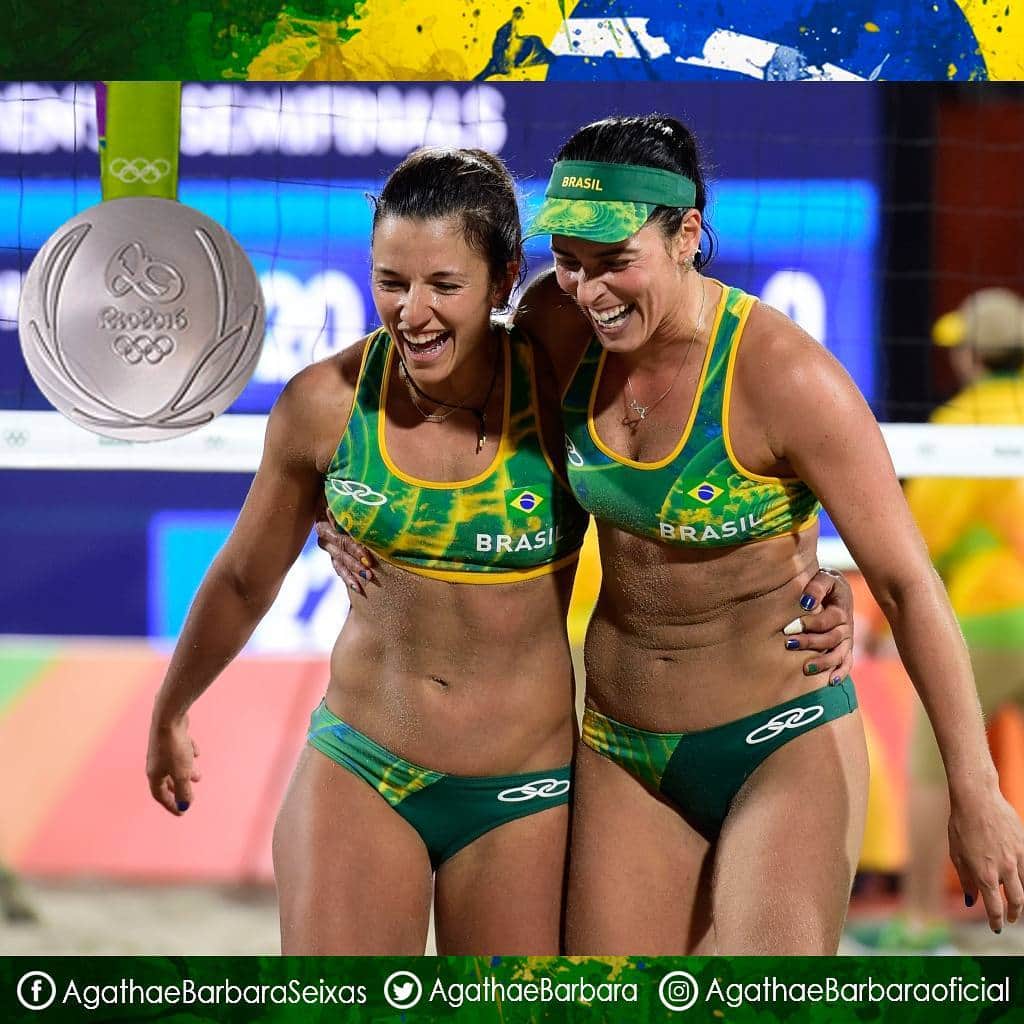 バーバラ・セイシャスのインスタグラム：「PRATA nos Jogos Olímpicos Rio 2016. Parabéns Agatha e Barbara!!! #GoAgathaeBarbara 🆎 #Juntossomosmaisfortes  #EuSouTimeBrasil 🇧🇷」