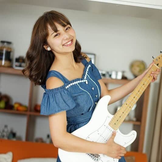 瀬野ユリエさんのインスタグラム写真 瀬野ユリエinstagram 高校でアコースティックギターのテストがあった頃は弾けたけど もう忘れちゃった エレキギター カッコいい ピアノとヴァイオリンは弾けます 習い事 フェスタソーレ名古屋撮影会 ギター女子 楽器