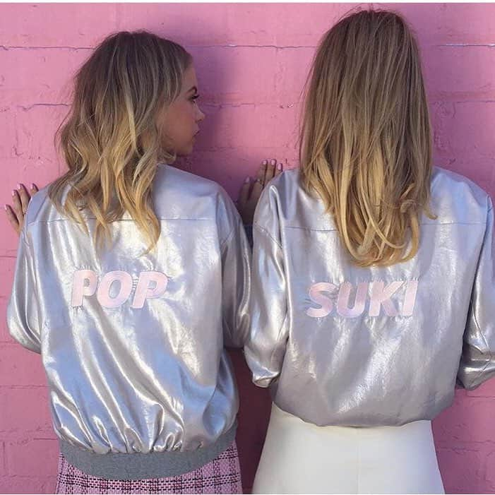 アンティポディアムのインスタグラム：「Grab yourself a bomber, it's Friday! @popandsuki in custom #antipodium 💗 #rg @sukiwaterhouse #antipodiumsummer #london #popandsuki」