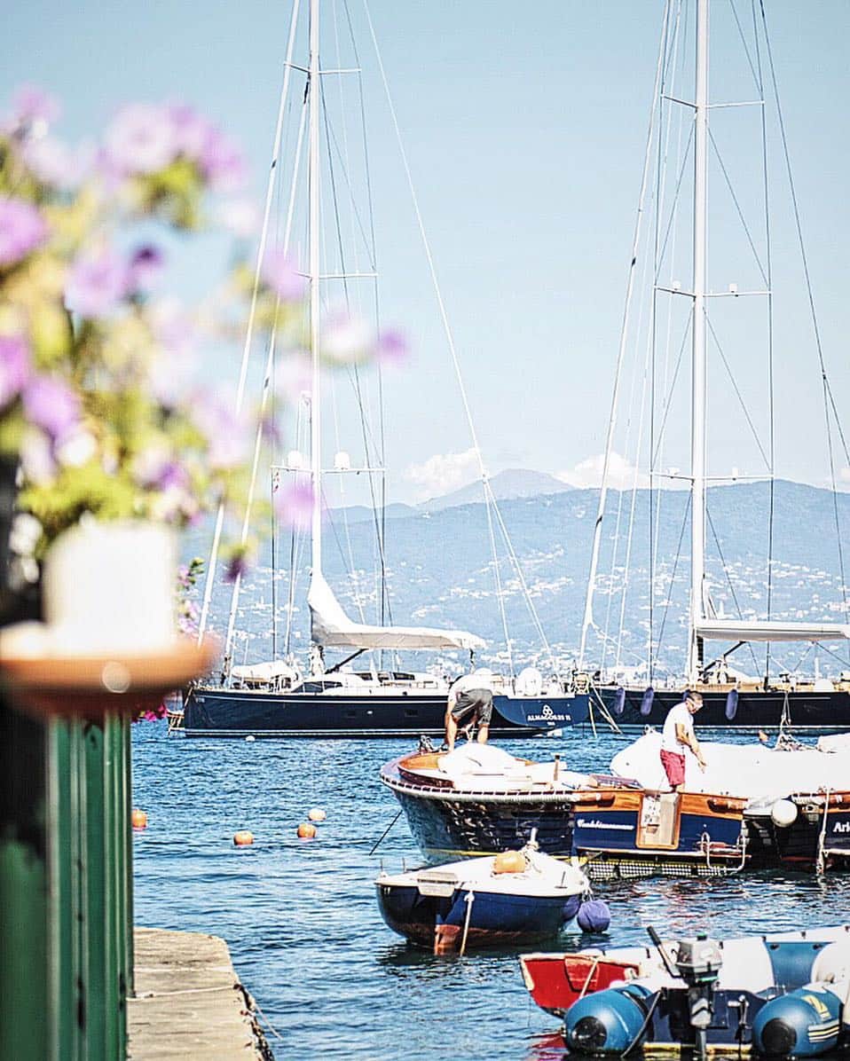 アイモリチリィのインスタグラム：「#portofino #italia #italy #liguria #liguriansea #ig_italia #ig_liguria #volgoliguria #volgoitalia #shootingcolors #vsco #canon_photos #luxury #fashion #luxurylife #luxurylifestylemagazine #sailing #sunny #morning #sea #bluesea #igersoftheday #photooftheday #loveit #landscape #loves_united_life」