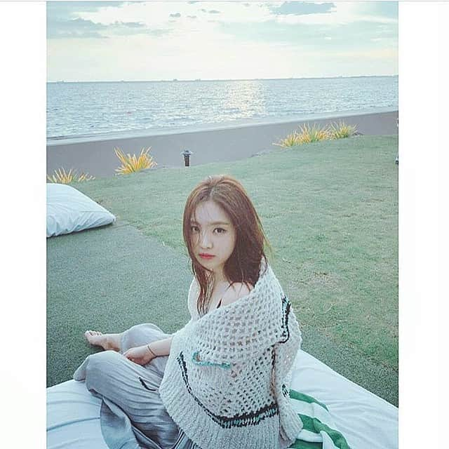 ソン・ナウンさんのインスタグラム写真 - (ソン・ナウンInstagram)「🌊☺️ #apink #sonnauen #나은」8月19日 21時42分 - apinksonaeun