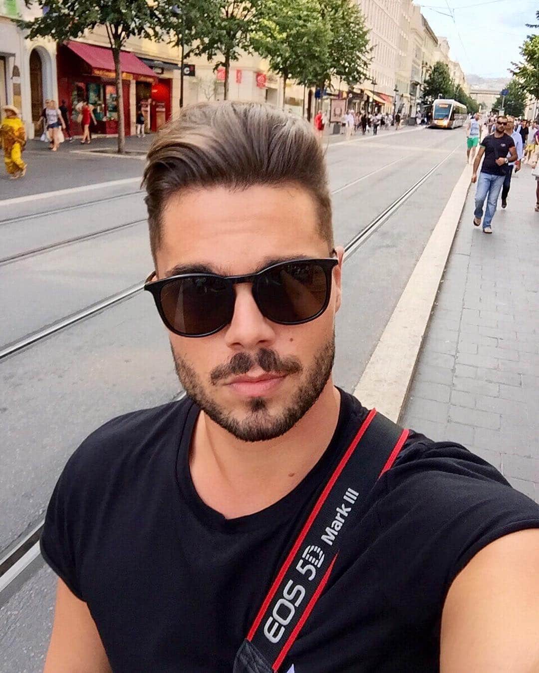 Stefano Trattoのインスタグラム：「Ciao #Nizza ! #NiceILoveYou ❤️ #AroundNice 🚶🏻. Have a nice day friends 🖖!」