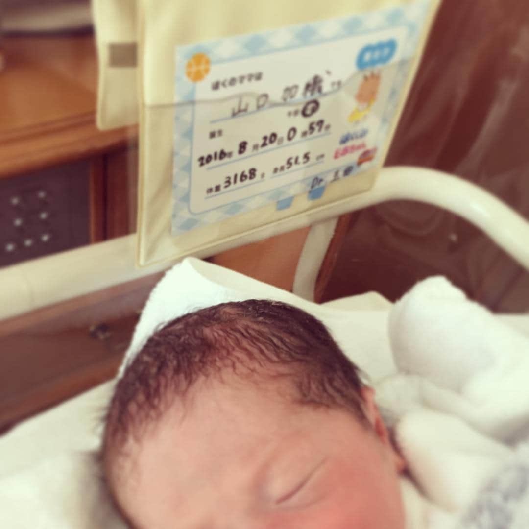 加織のインスタグラム：「Hello my son👶🏻❣ 2016.8.20 12:57pm 3168g 51.5cm  今回もまた母子ともに健康で、スーパー安産でした❤️ありがとう❤️❤️ そして名古屋ドームで頑張ったパパ⚾️息子の誕生日に素敵な白星をありがとう❤️❤️ これから家族4人で幸せになろうね❤️❤️❤️ #hello #myson #welcome #baby #love」