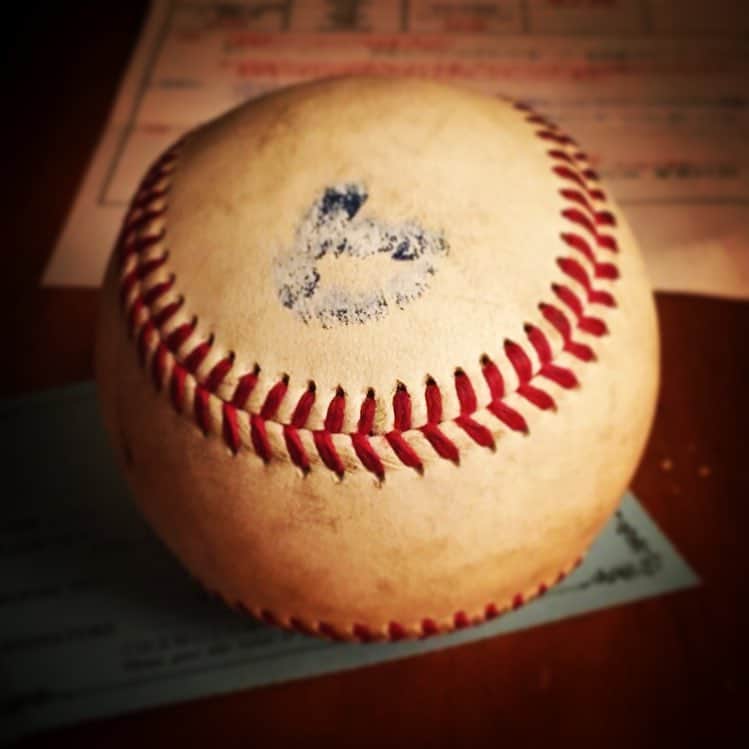 加織のインスタグラム：「パパから息子へ、初めてのプレゼント⚾️⚾️ 今日はお友達からも、パパの事を応援して下さってる方々からも、素敵すぎるメッセージを沢山頂いて❤️本当に幸せな1日でした👶🏻⚾️❤️みなさんありがとうございます❤️❤️ 早くパパに逢いたいな❤️おやすみなさーい❤️❤️ #winningball #firstpresent #love #happy」