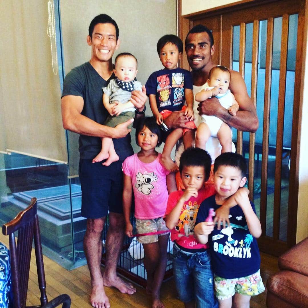 桑水流 裕策のインスタグラム：「ギャムファミリーとBBQ！！ #お疲れさま会 #楽しかった #また行きたい #今度は一泊コースで #sagabro #1枚750gの佐賀牛 #美味しすぎる #インターナショナルな副島家 #弟ブラジルで料理人 #ご両親の趣味世界旅行 #訪れた国40カ国以上」