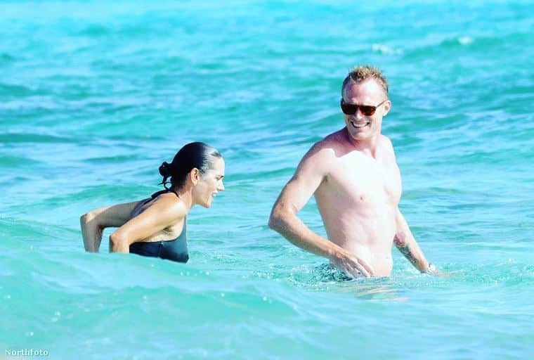 ジェニファー・コネリーのインスタグラム：「#jenniferconnelly and @paulbettany in Formentera」