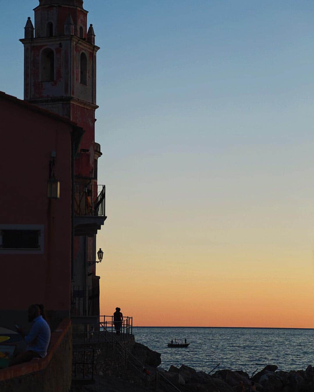 アイモリチリィのインスタグラム：「The magic of twilight in Tellaro #tellaro #italia #italy #liguria #liguriansea #ig_italia #ig_liguria #volgoliguria #volgoitalia #shootingcolors #vsco #canon_photos #luxury #fashion #luxurylife #luxurylifestylemagazine #sunset #dusk #sunset #sea #igersoftheday #photooftheday #loveit #Loves_United_Life」