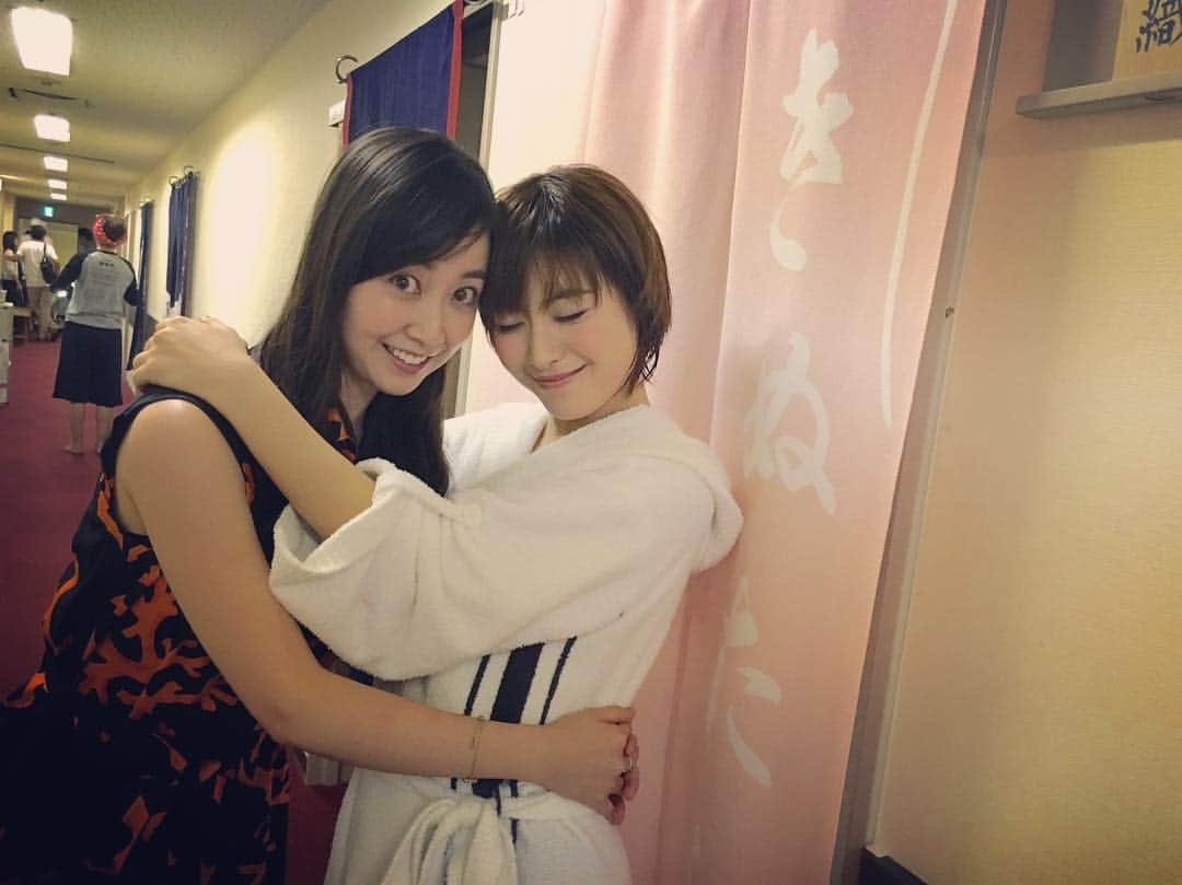 瀧本美織のインスタグラム：「智ちゃん😂💓 #黒川智花 ちゃん #狸御殿」