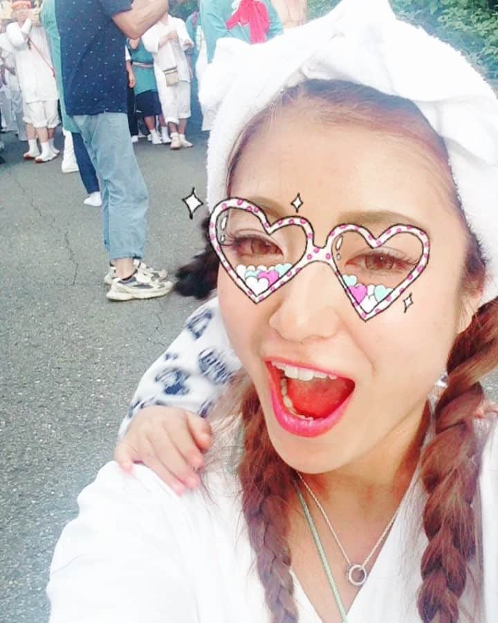 𝙴𝚁𝙸𝙲𝙰𝙽のインスタグラム：「・ 𓇼𓇼𓇼 ・ ・ #緊急警報発令中#台風直撃 #警報音で起きる #休みなのに… #溜まってることやろ #ごろごろ〜 #夏の終わり #また雨ばっかやん #今年は野外に行ってないから #sunset」