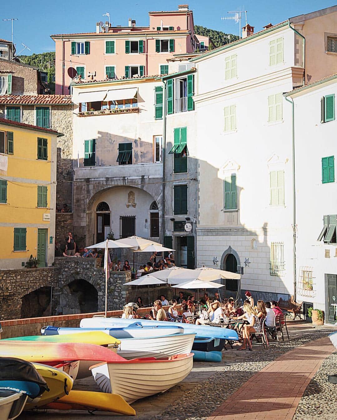 アイモリチリィのインスタグラム：「Good morning.. #tellaro #italia #italy #liguria #liguriansea #ig_italia #ig_liguria #volgoliguria #volgoitalia #shootingcolors #vsco #canon_photos #luxury #fashion #luxurylife #luxurylifestylemagazine #igersoftheday #photooftheday #loveit #Loves_United_Life #sunny #piazzetta #marina」