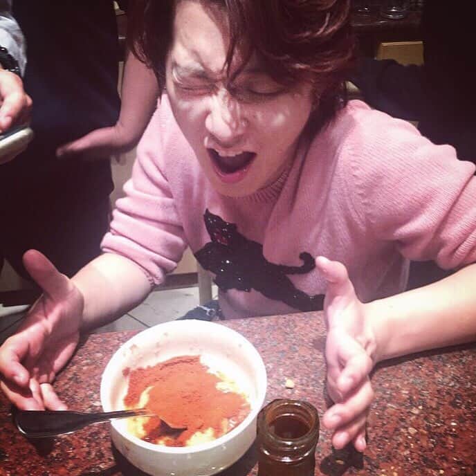 Fukaseさんのインスタグラム写真 - (FukaseInstagram)「フタが取れて唐辛子が全部入った。辛い！😡👺 Accidentally popped the lid, all these chillies on my food. SO HOT 😡👺 #failure #accident #hot」9月6日 10時16分 - fukase