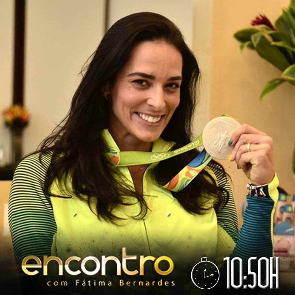 バーバラ・セイシャスのインスタグラム：「Bom dia!!! Hoje tem nossa medalhista olímpica @agatha_rippel no Encontro com Fátima Bernardes. Não perca!!!」