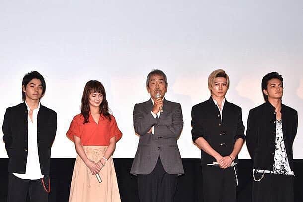 多部未華子のインスタグラム：「仰げば尊し  記者会見の時の様子です。みなさんリアルタイムで観てくれているでしょうか？今注目の若手俳優さんなど豪華俳優陣でお贈りしています。 ぜひ、リアルタイムで！みてください！  #仰げば尊し #寺尾聰 #村上虹郎 #真剣佑 #北村匠海  #多部未華子」