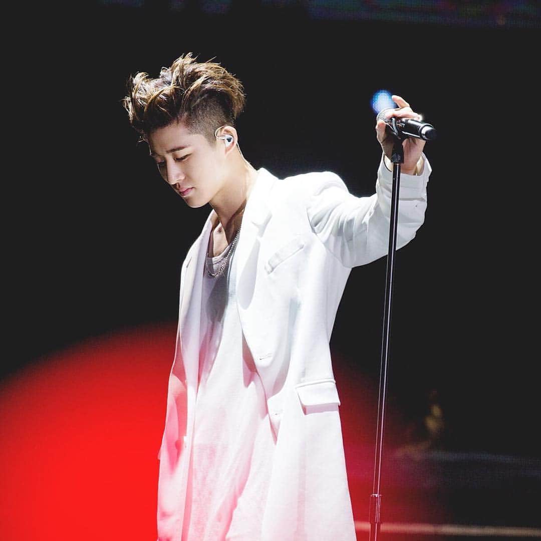 キム・ハンビンのインスタグラム：「#iKON #BI #Bobby #Jinhwan #Junhoe #Yunhyeong #Donghyuk #Chanwoo #Hanbin #KimHanbin #KimJiwon #KimJinhwan #KooJunhoe #SongYunhyeong #KimDonghyuk #JungChanwoo #CharismaHanbin #Airplane #RhythmTa #MyType #Apology #Anthem #YG #YGfamily #YGArtists」