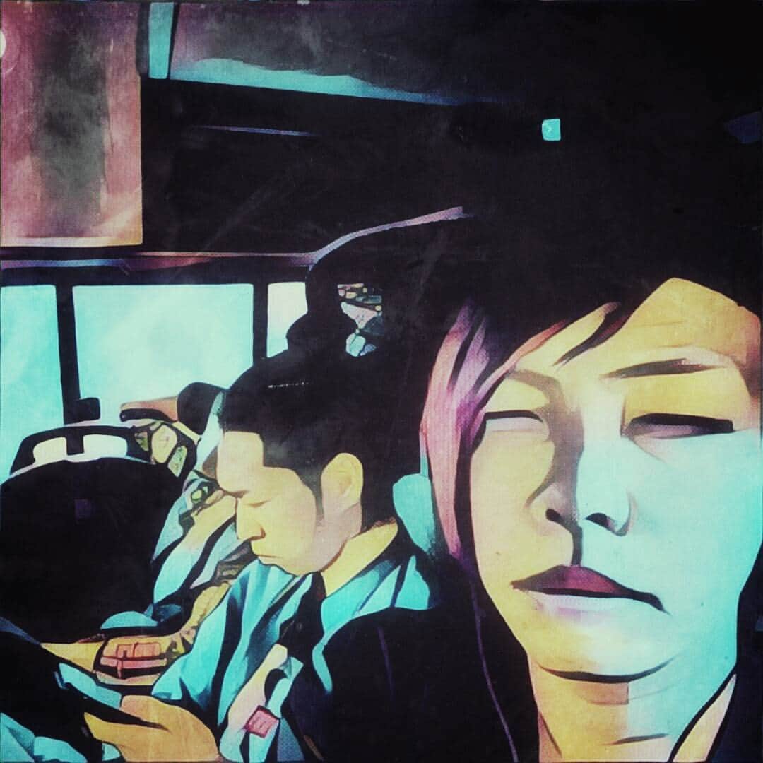 悠介 さんのインスタグラム写真 - (悠介 Instagram)「仙台へと向かう車に揺られて... 窮屈だわさ！  #lynch. #悠介 #明徳 #晁直 #prisma」8月24日 16時21分 - ysk_lynch