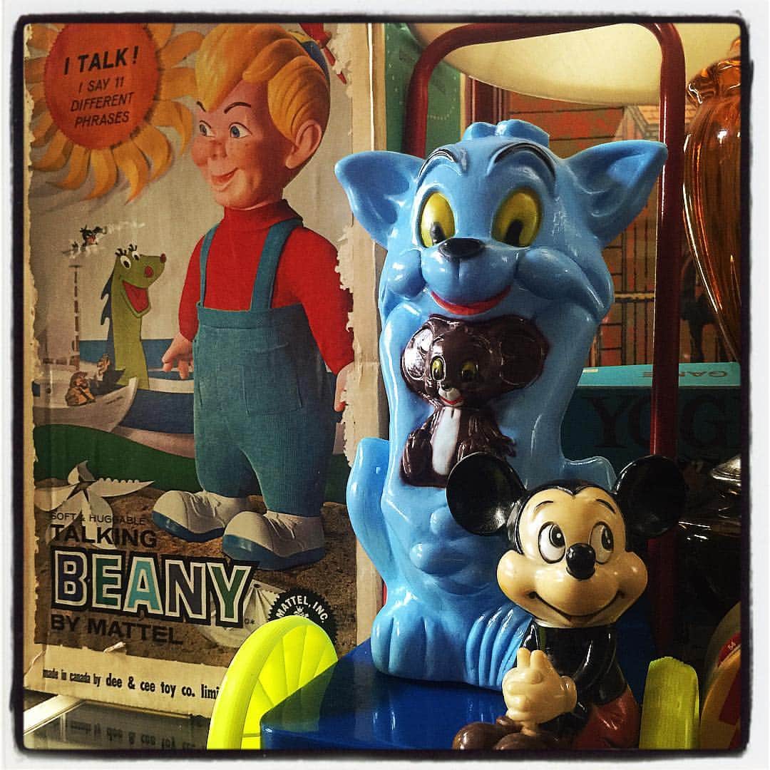 大川知英のインスタグラム：「New Friend Tom＆Jerry 子供が押して遊ぶおもちゃ😎か、可愛いすぎるぜ👨 #トムとジェリー #ビンテージ #toy #ビーニーアンドセシル  #ミッキー」