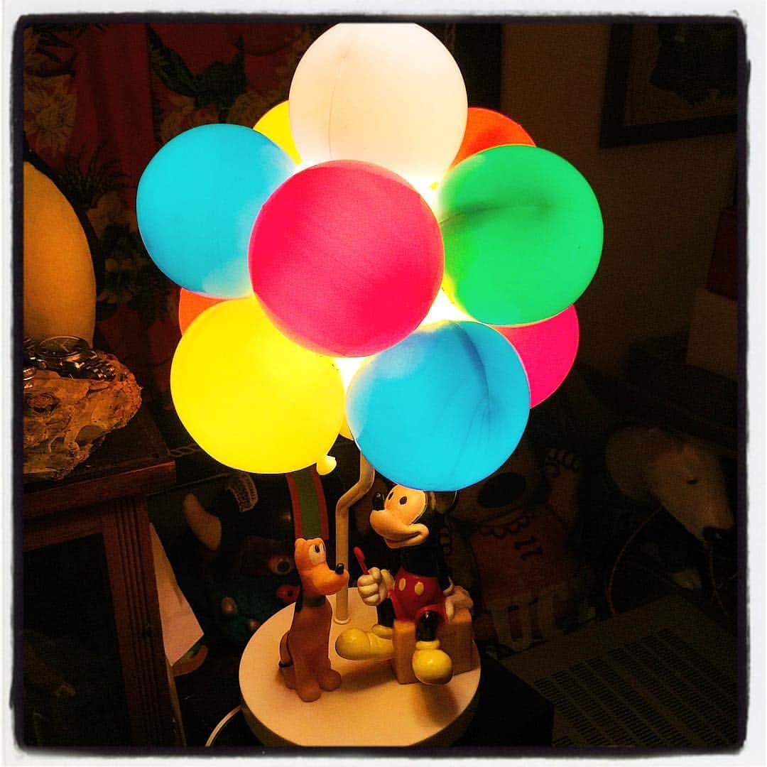 大川知英のインスタグラム：「Micky Balloon Lamp 🏄 東京JUNK☆SHOWでGET👯 このシリーズは最高よね🇺🇸 #ビンテージ #ディズニー #ミッキー #バルーンランプ #toy #ジャンクショー」