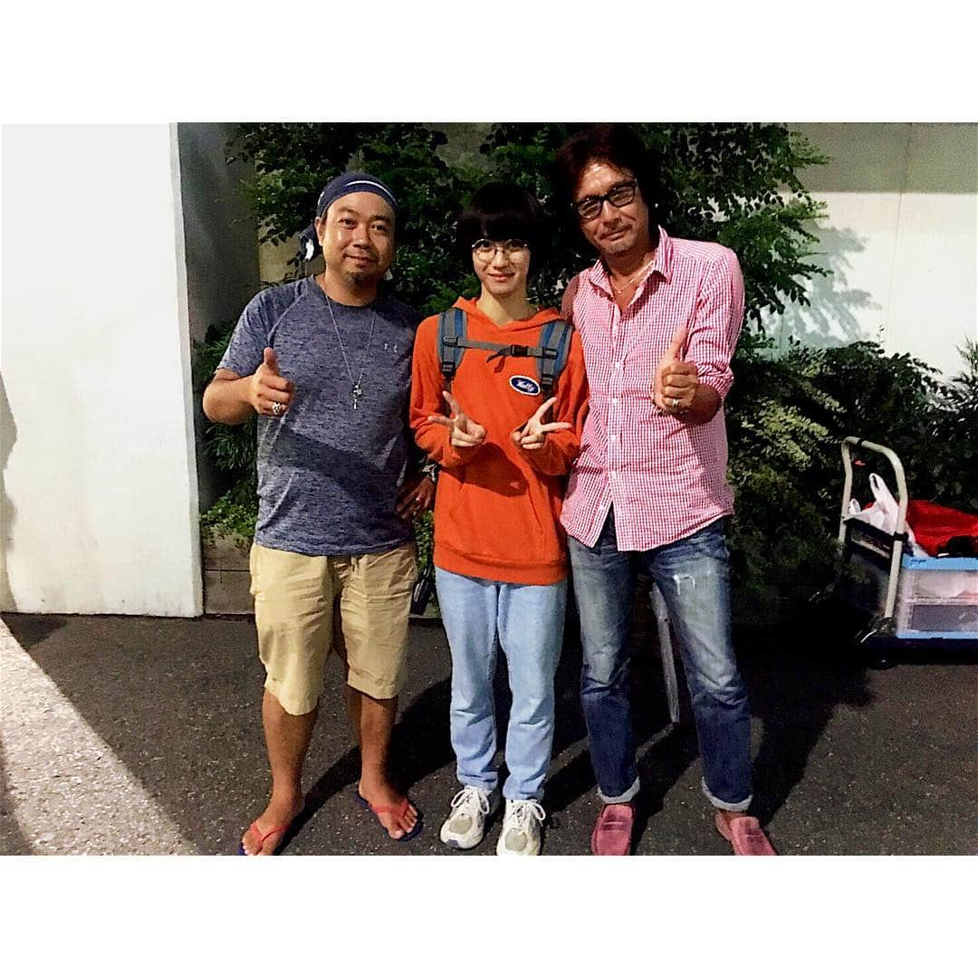 小越勇輝さんのインスタグラム写真 - (小越勇輝Instagram)「放送まで残り2日！！ 棚澤孝義監督 酒井聖博監督との スリーショット！！素敵な監督さんです。 #bsスカパー#ドラマ#弱虫ペダル#小野田坂道」8月24日 21時44分 - yuki_ogoe