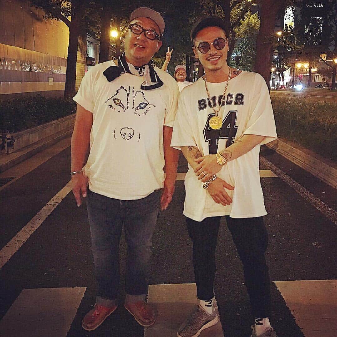 Bucca 44さんのインスタグラム写真 Bucca 44instagram Ak 69さん Ak69 Official さんtシャツご愛用いただきありがとうございます いよいよ 販売開始まであと2日 木下さん着用tシャツ ハスキープリントt 3 990 Ak 69さん着用tシャツ