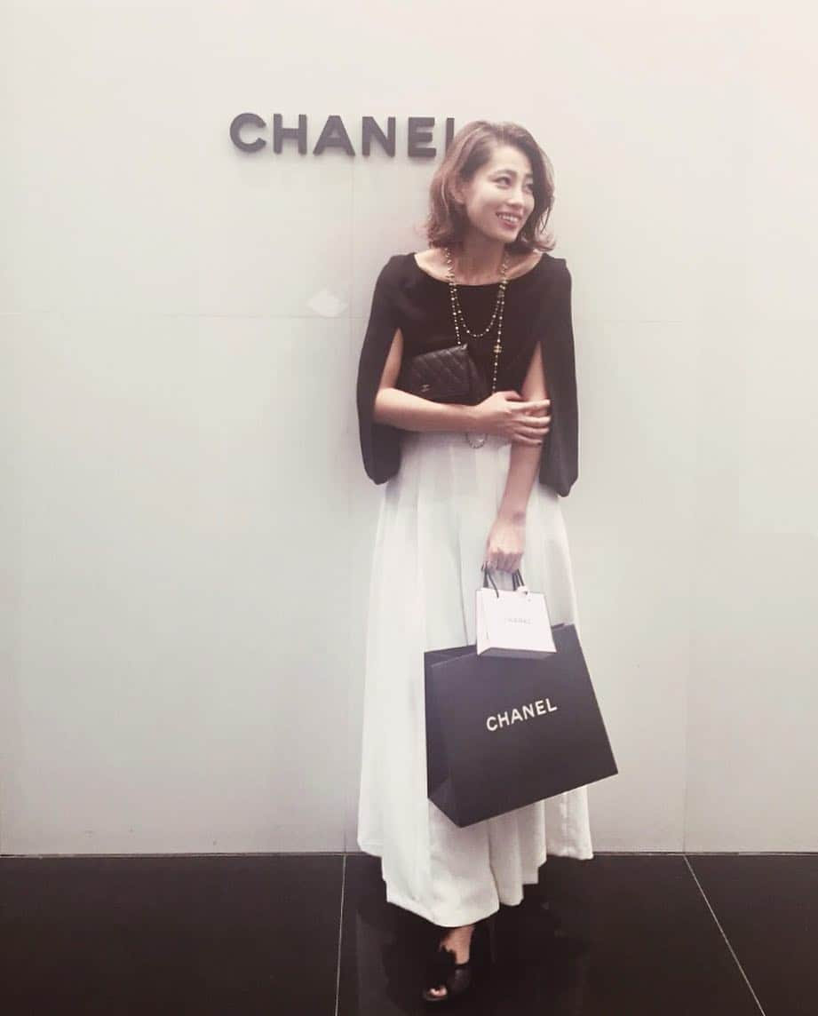 JUNNAさんのインスタグラム写真 - (JUNNAInstagram)「「CHANEL J12 XS press preview × ELLE」 今夜も素敵な時間をありがとうございました 楽しかった〜⌚️✴︎ ・ ・  Photo by ELLE blogger  @minami_asano 😘💋 ・ ・  credit▷ tops/#MUSEdeDeuxiemeClasse #DeuxiemeClasse pants/#remake necklace/#CHANEL heel/#CHANEL bag/#CHANEL ・ ・ ※ブログを更新しました https://junna.amebaownd.com ・ ・・・・・・・・・・・・・・・・・・・・・・・・ #junna👠 #CHANEL #mineby3mootd #mineby3m #J12XS#ootd#monotone#today #wiw #CHANELparty #ginza#ELLEjp#シャネル #銀座 #barkkkkk」8月25日 21時00分 - junna