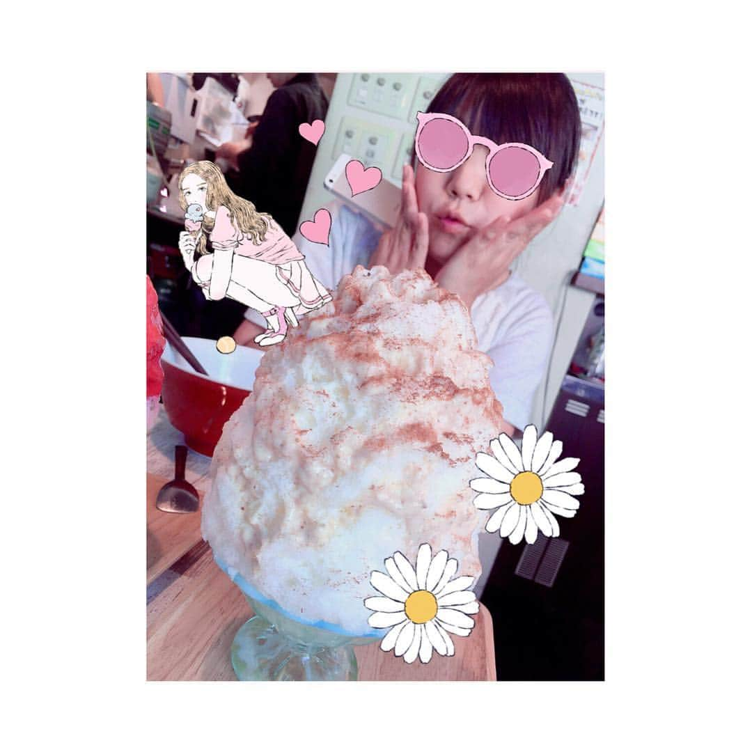 和泉テルミのインスタグラム：「🍧 また来ちゃった♡ おーいしー♡ この後、うちで一緒にお昼寝💤 . #かき氷 #カキ氷 #🍧 #ふわふわ」