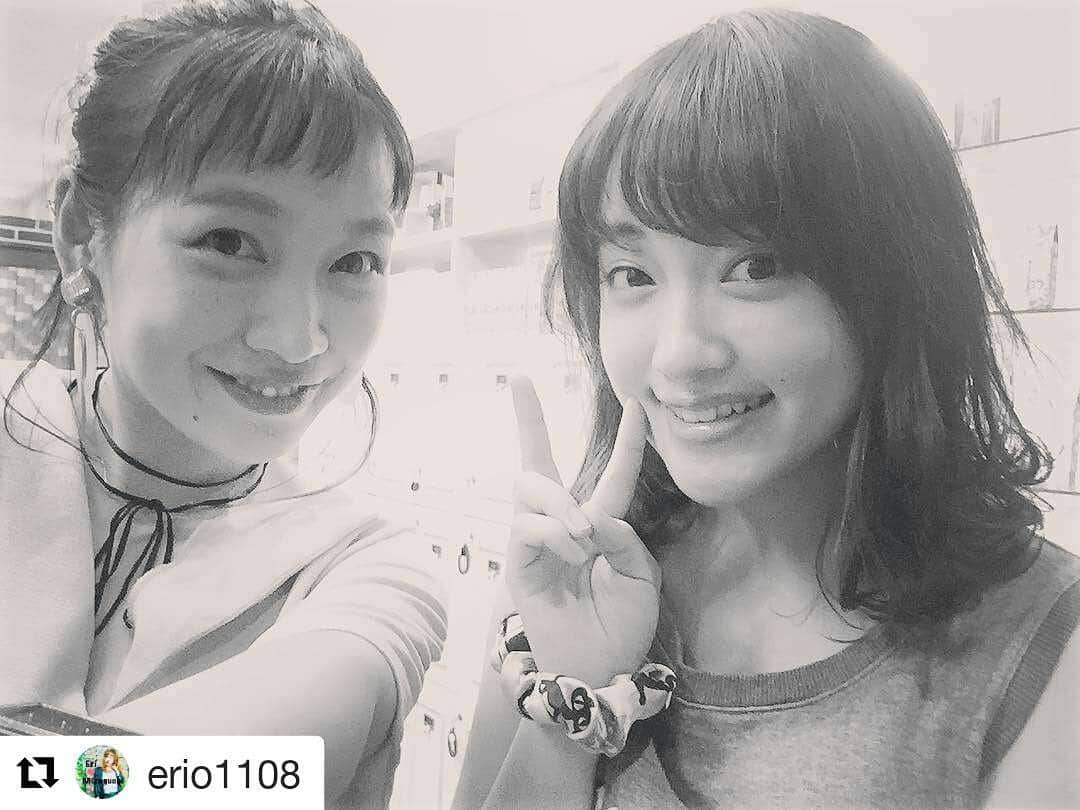 相川結さんのインスタグラム写真 - (相川結Instagram)「#Repost @erio1108 with @repostapp ・・・ プレッピー撮影✨ カラーリストやすの、今年一押しカラー‼️ フィニッシングに私✨ 発売が楽しみ💕要チェックです🍒  #RADnoel#ラッドノエル#水口英里#美容室#茶屋町美容室#ママ美容師#オシャレヘアー#ヘアースタイル#トレンドヘアー#パーマスタイル#ヘアーアレンジ#カラーリング#サロンモデル募集#大阪ブレンド#ブレンドファミリー#ファッション#ヤスのカラーはとっても繊細#プレッピー#ゆうちゃんありがと#向こう側に行けたかな#スタイリングは私」8月26日 0時35分 - yu__nyan16