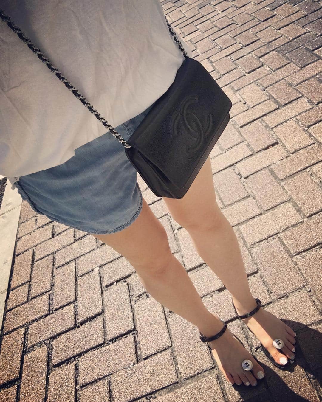 加織のインスタグラム：「お腹がなーーい😜💕 懐かしいww  お天気も体調も良いので、銀行へww  ほんの少しの時間だけど太陽浴びて気持ちよかった😝💕」