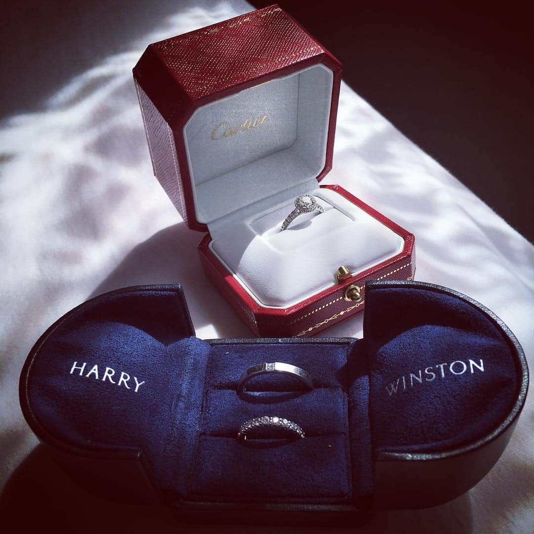 加織のインスタグラム：「宝物のお掃除💍✨ #marriagering #engagering #mytreasure #harrywinston #cartier」