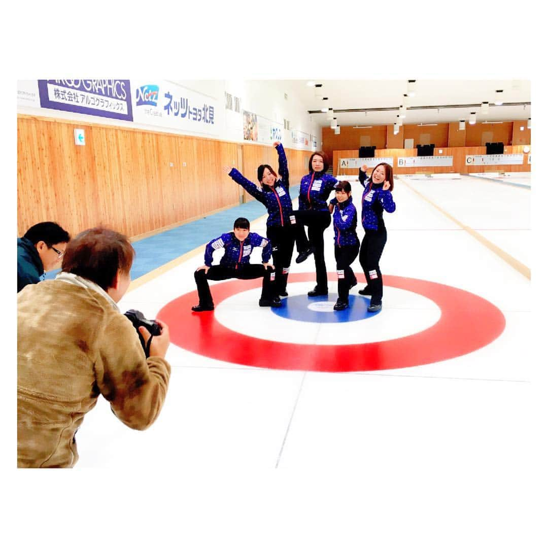 吉田知那美さんのインスタグラム写真 - (吉田知那美Instagram)「#newuniform #calendar ・ ・ ・ #curling #おふざけショット」8月27日 13時14分 - chinami1991