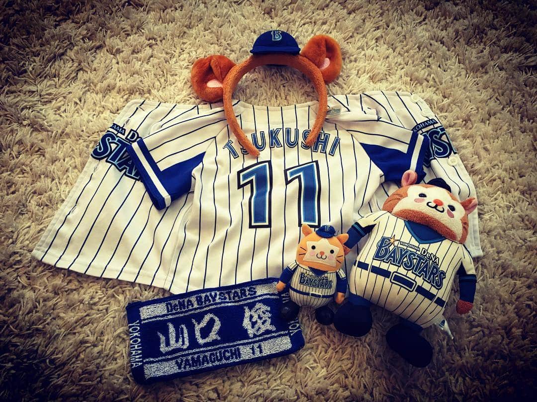 加織のインスタグラム：「今日はムスメが姉と応援に行くらしい⚾️❣ ぱぱのファンの方に頂いたガチャガチャのタオルがとってもお気に入り❣❣ 中止になりませんよーに❣」