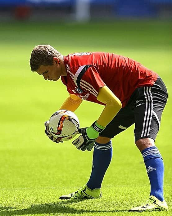 アンドレアス・ヒルツェルのインスタグラム：「#saisonstart #bundesliga #hsv」