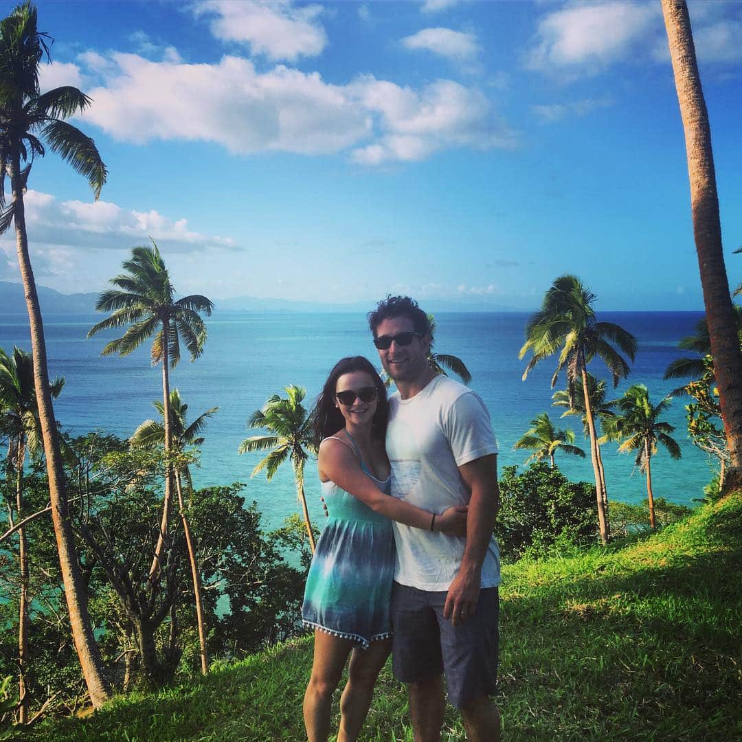 サーシャ・コーエンさんのインスタグラム写真 - (サーシャ・コーエンInstagram)「Sun soaked and happy. 🌴😎 #life on #Fiji #vacation #honeymoon #adventures」8月28日 14時18分 - sashacohennyc
