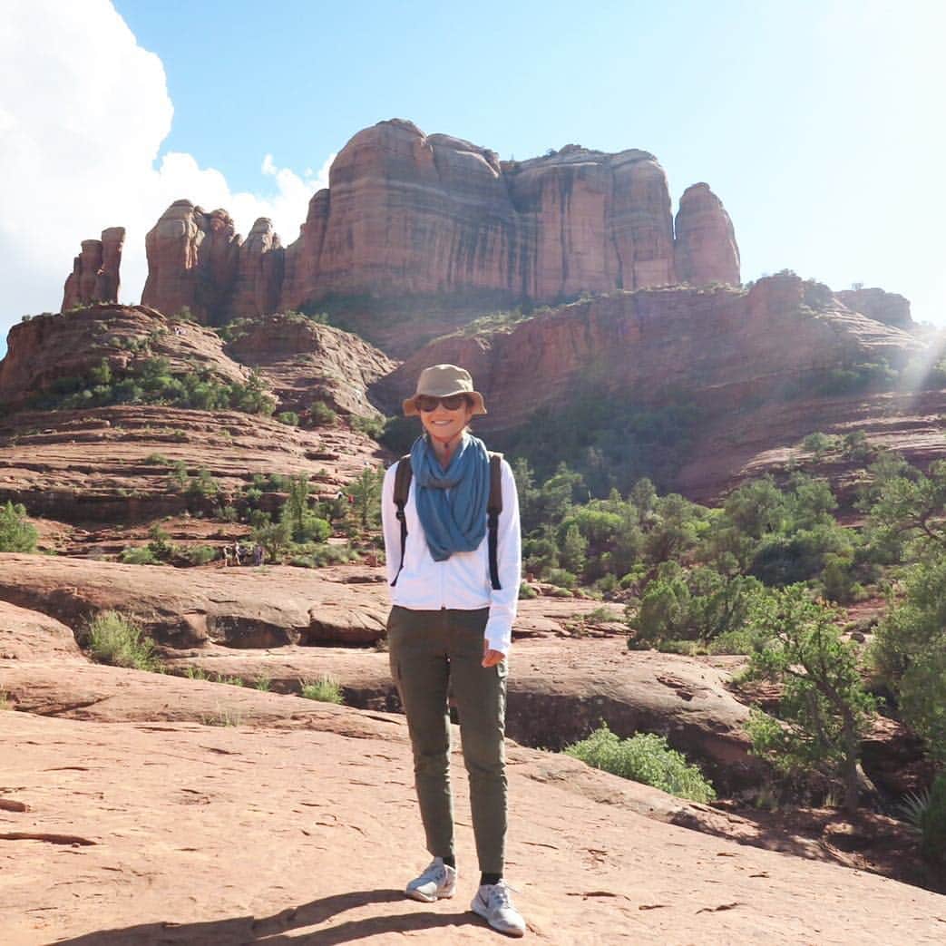 久保田智子のインスタグラム：「To my surprise, I am now in #Sedona #cathedralrock #セドナ #vortex」