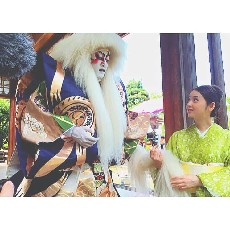 佐々木希さんのインスタグラム写真 - (佐々木希Instagram)「尾上右近さんとお話中✨ 尾上さん演じる笑十郎は、原作と同様、歌舞伎役者さんです！ 目の前で尾上右近さんの歌舞伎を見てスタッフさんと興奮してました😊  #福家堂本舗#尾上右近 さん#歌舞伎#歌舞伎役者#kabuki」8月28日 15時14分 - nozomisasaki_official