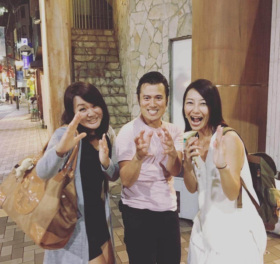 大湯みほさんのインスタグラム写真 - (大湯みほInstagram)「ヤァーーーッ👍👍👍……じゃなくて、ダァーーーーー👊笑  #アントニオ小猪木  #なちゅ #みほ #お久しぶりに #ダァー #昔はよく #裸芸人大集合で #ご一緒してましたw」8月28日 16時16分 - nukazukemiho0320