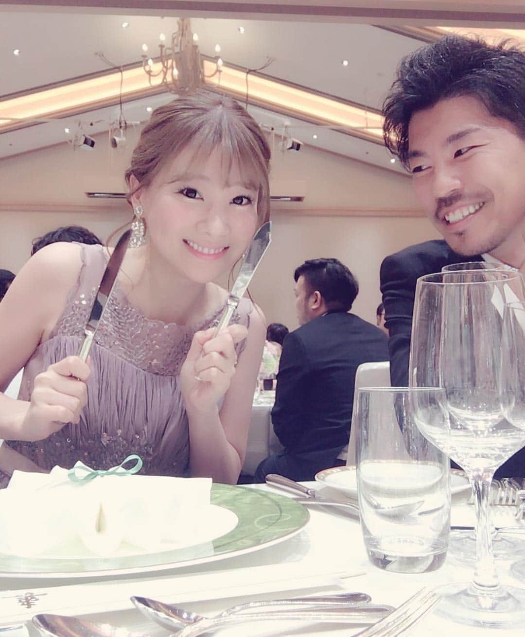重盛さと美さんのインスタグラム写真 - (重盛さと美Instagram)「PON!の飯塚さんがお隣だったよ🐴 久々PONファミリーに会えて嬉しい💕💕 #PON#そう#あの人の結婚式#✋🏼#👈🏻（笑）」8月28日 21時39分 - satomi_shigemori