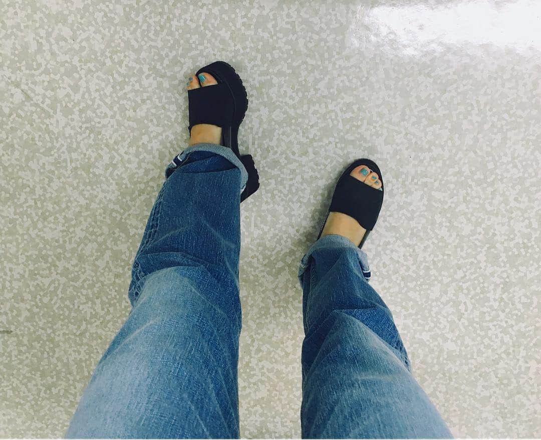 にわみきほさんのインスタグラム写真 - (にわみきほInstagram)「goocy好きだったのでお店がcloseしてしまい本当ショック😭😭😭 このサンダルもやっぱり可愛い💞」8月29日 0時44分 - mikiho_niwa