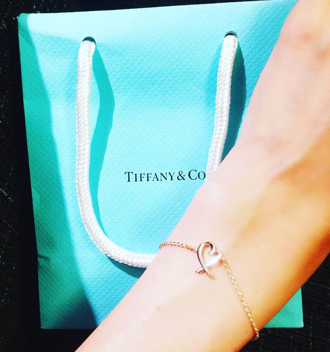 山崎みどりさんのインスタグラム写真 - (山崎みどりInstagram)「#Tiffany #ファンの方からいただいて #よく #シンプルな #Coordinate #の時によく付けてたの #ドラマの #せいせいするほど愛してる で #ブームになるのを #先取りしてた #ファンの方 #すごいね！ #ありがとう♡  #instagood #photooftheday #picoftheday #instadaily #igers #all_shots #webstagram  #bracelet #fashion #fashionista #fashionable #fashionstyle #style #outfits #fashionlover #fashionable #tiffany #openheart」8月29日 3時11分 - midori_yamasaki_