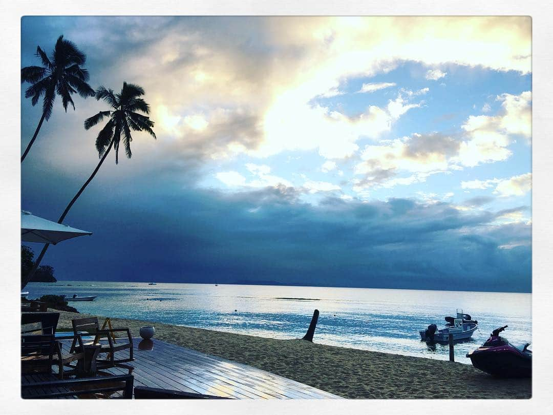 サーシャ・コーエンさんのインスタグラム写真 - (サーシャ・コーエンInstagram)「No one for miles.... #thatsky #honeymoon #adventures #Fiji #island life #tropical #showers #instagood #travel #wanderlust」8月29日 14時43分 - sashacohennyc