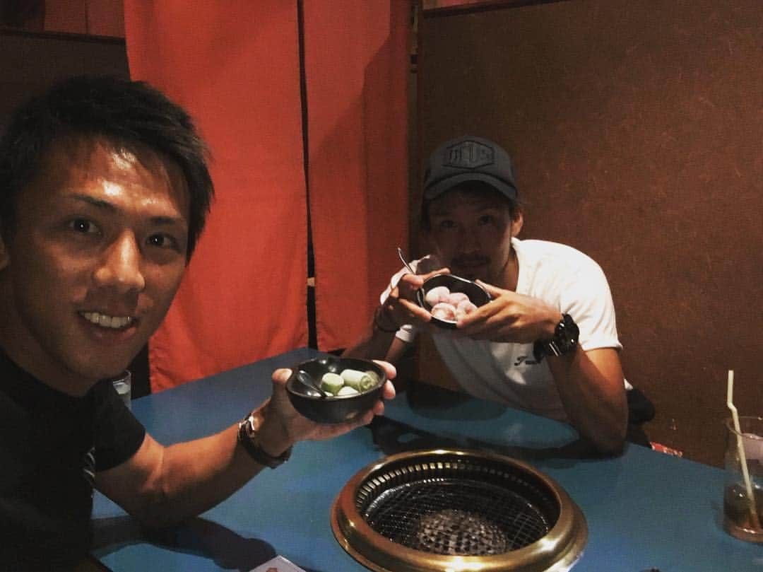 小谷祐喜のインスタグラム：「拓郎と焼肉！ #たくちゃん #焼肉って幸せ #写真は肉終わりのデザートと #肉終わりの男2人 #肉終わりのデザート美味しい #肉終わりはやっぱアイス #肉終わりの熱いお茶もいいよね #ではでは」