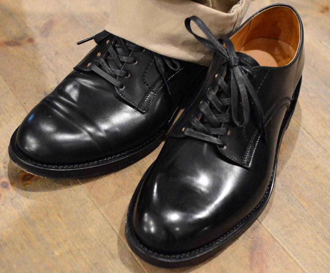 select shop「ASHOES」 SHOP STAFFさんのインスタグラム写真 - (select shop「ASHOES」 SHOP STAFFInstagram)「Customer's snap  Makers PLANE SHOES BLACK  #makers #メイカーズ #makersshoes #shellcordovan  #コードバン #コードヴァン #シェルコードバン #cordovanshoes  #horweenleather #howeencordovan #howeenshellcordovan #ホーウィン #codovan #leathershoes #mensshoes #rugged #gentle #madeinjapan #革靴 #エイジング #足元倶楽部 #足もと倶楽部 #足元クラブ #経年変化 #埼玉 #大宮 #セレクトショップ #ashoes」8月30日 11時46分 - ashoes_official