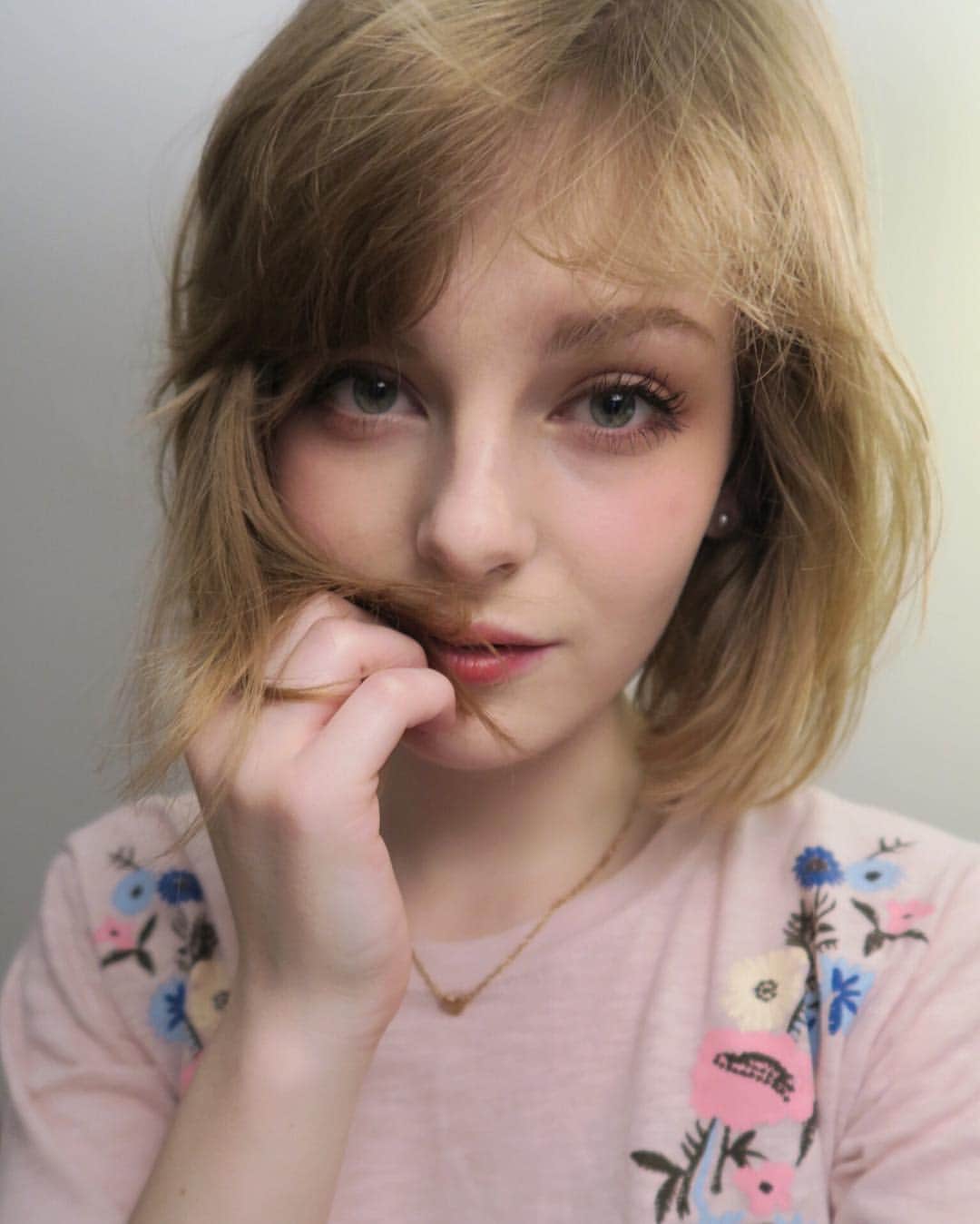 Ella Freyaのインスタグラム：「Weird how life sometimes feels like a dream isn't it?」