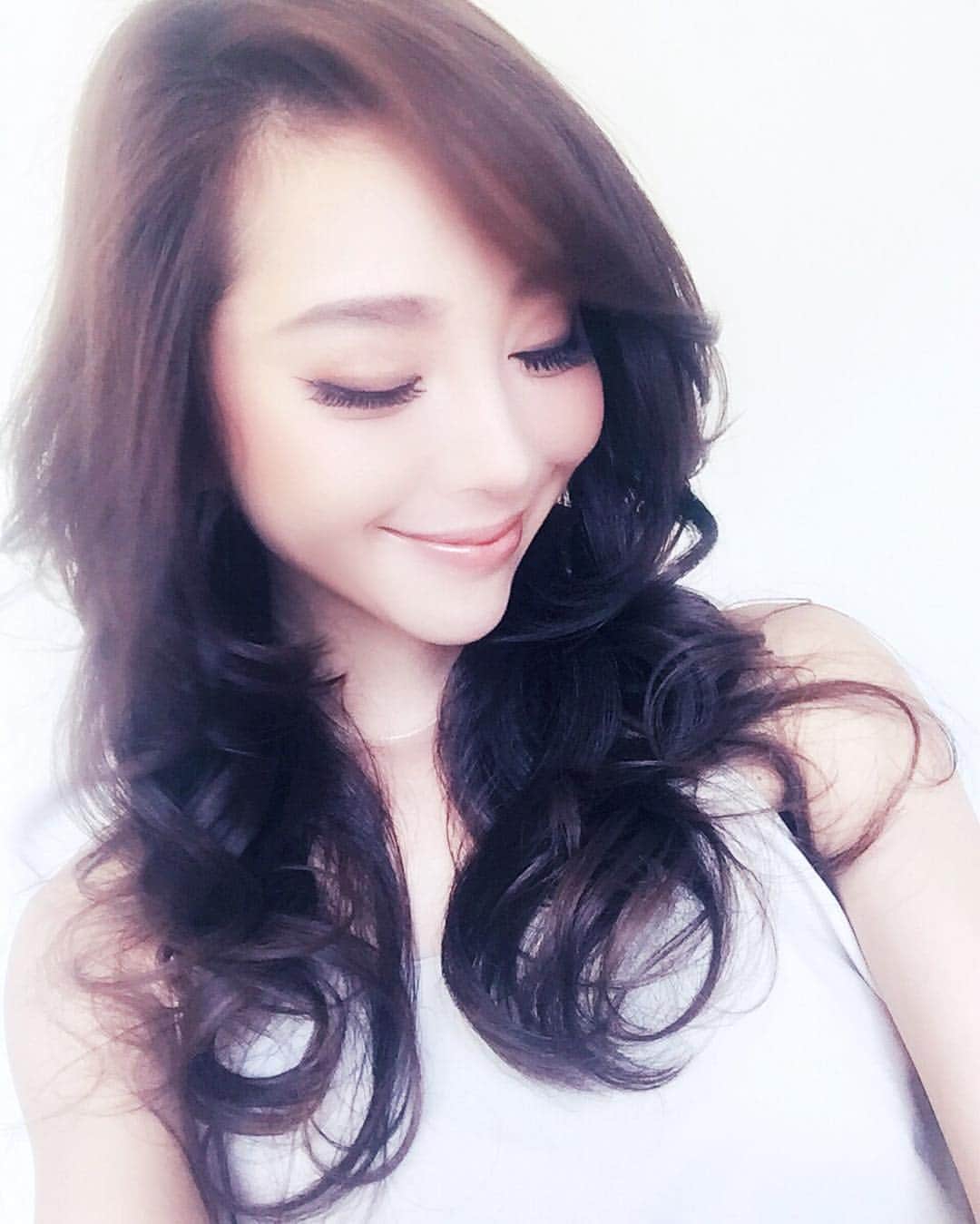 山崎みどりさんのインスタグラム写真 - (山崎みどりInstagram)「#撮影のランチタイム #スタジオに #風が入ってきてて #気持ちがいい ♡ #食べたのは #釜虎 の #しらす釜飯 #美味しかったー ♡ #hairstyle #makeup #instagood #sobre #lunch #happy」8月31日 14時30分 - midori_yamasaki_